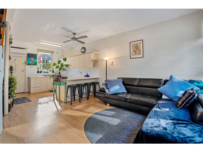 2/374 Seaview Road, Henley Beach SA 5022