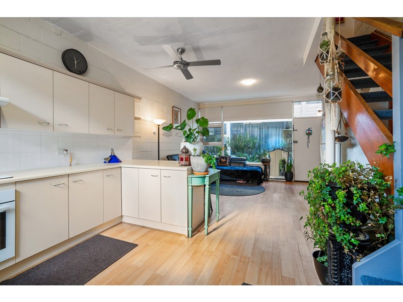 2/374 Seaview Road, Henley Beach SA 5022