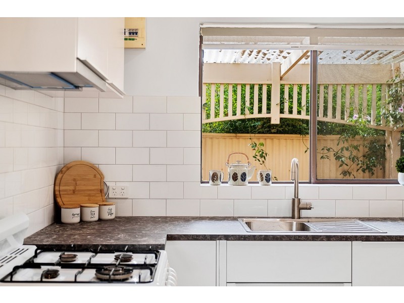 2/21 Cambridge Tce, Kingswood SA 5062