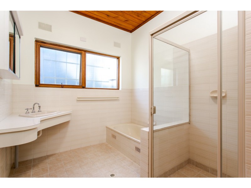 1 Woodland Court, Torrens Park SA 5062