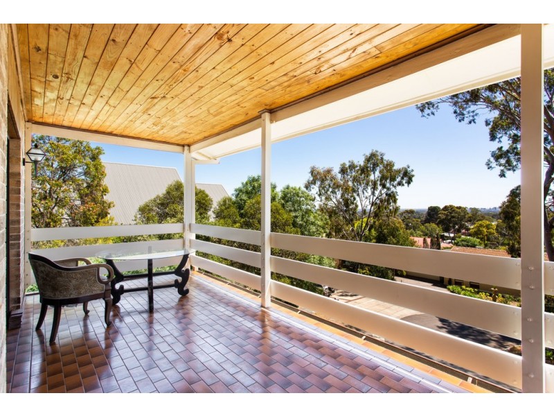 1 Woodland Court, Torrens Park SA 5062