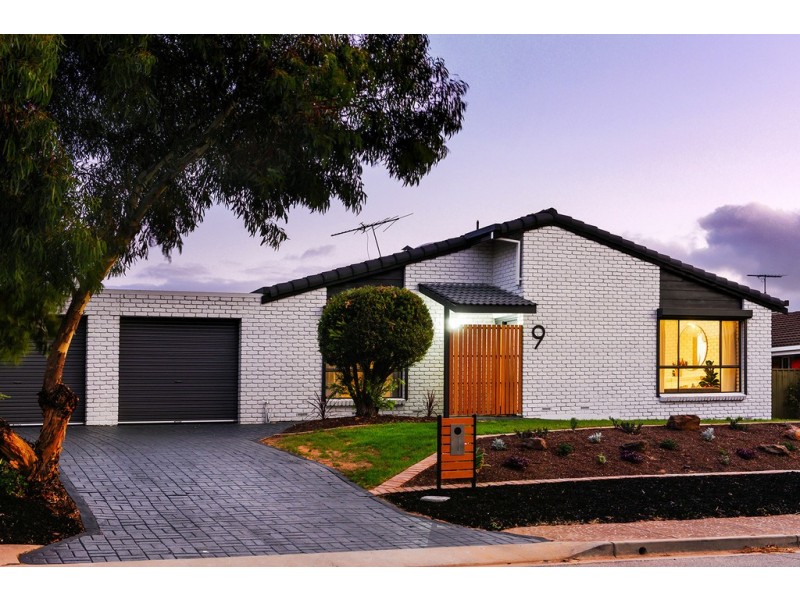9 Neeangarra Crescent, Hallett Cove SA 5158