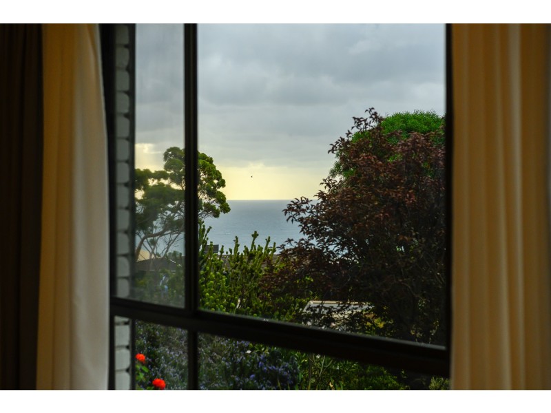 9 Neeangarra Crescent, Hallett Cove SA 5158