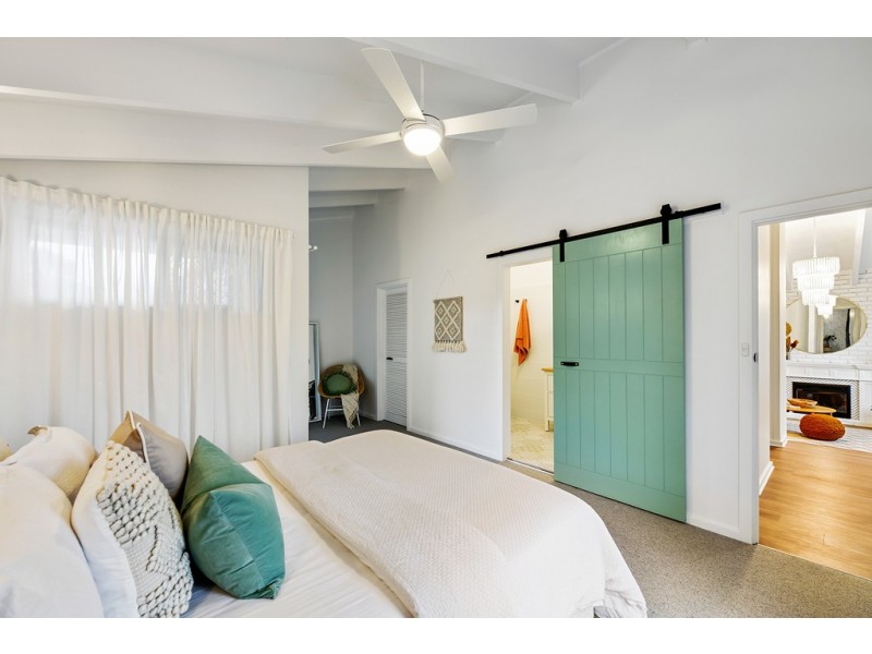 9 Neeangarra Crescent, Hallett Cove SA 5158