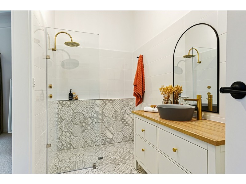 9 Neeangarra Crescent, Hallett Cove SA 5158