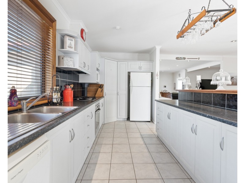 16 Stirling Avenue, Sellicks Beach SA 5174