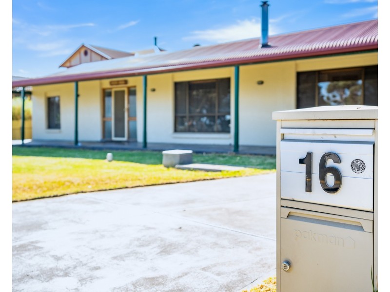16 Stirling Avenue, Sellicks Beach SA 5174