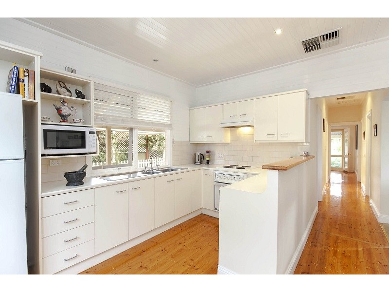 32 Dalkeith Avenue, Dover Gardens SA 5048