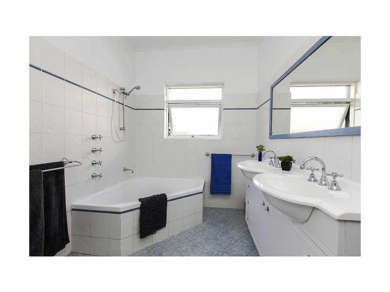 28 Barretts Road, Torrens Park SA 5062