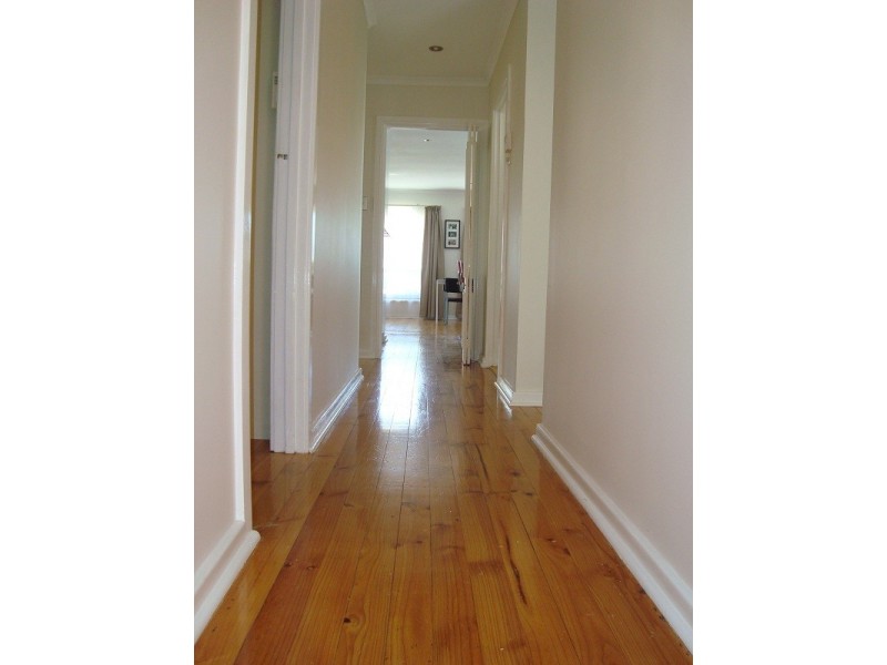 8 Gretel Crescent, Hallett Cove SA 5158