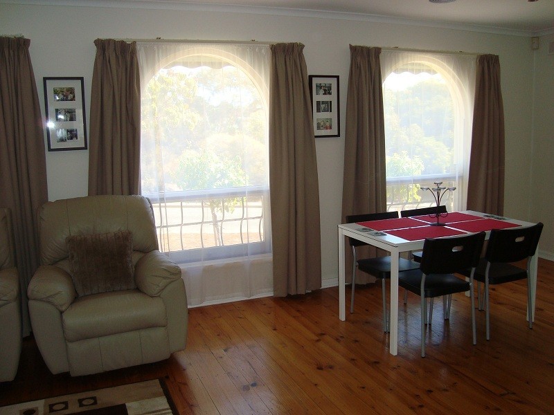8 Gretel Crescent, Hallett Cove SA 5158