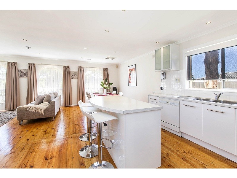 8 Gretel Crescent, Hallett Cove SA 5158
