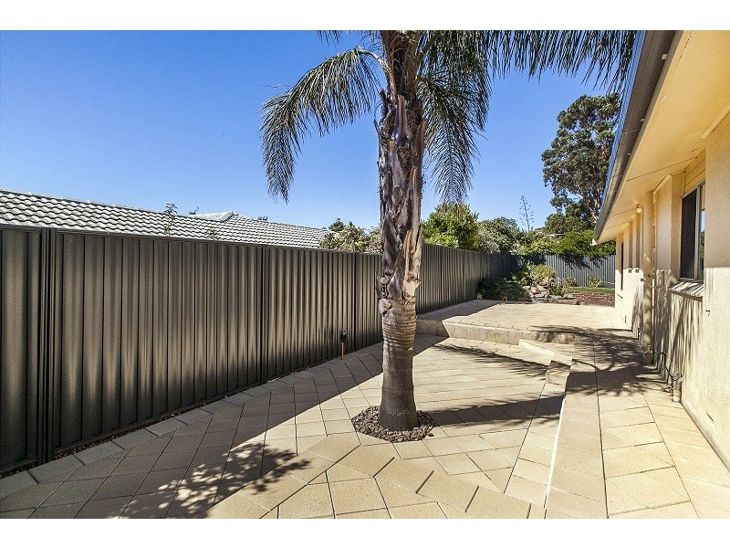8 Gretel Crescent, Hallett Cove SA 5158