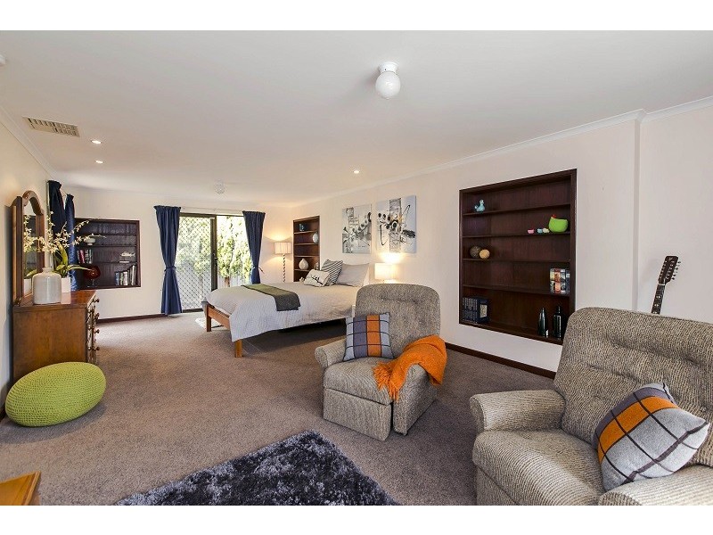 11 Read Street, North Brighton SA 5048