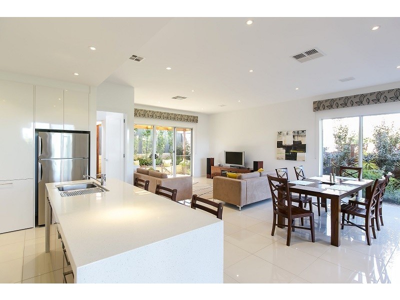4 Brookman Crescent, Craigburn Farm SA 5051