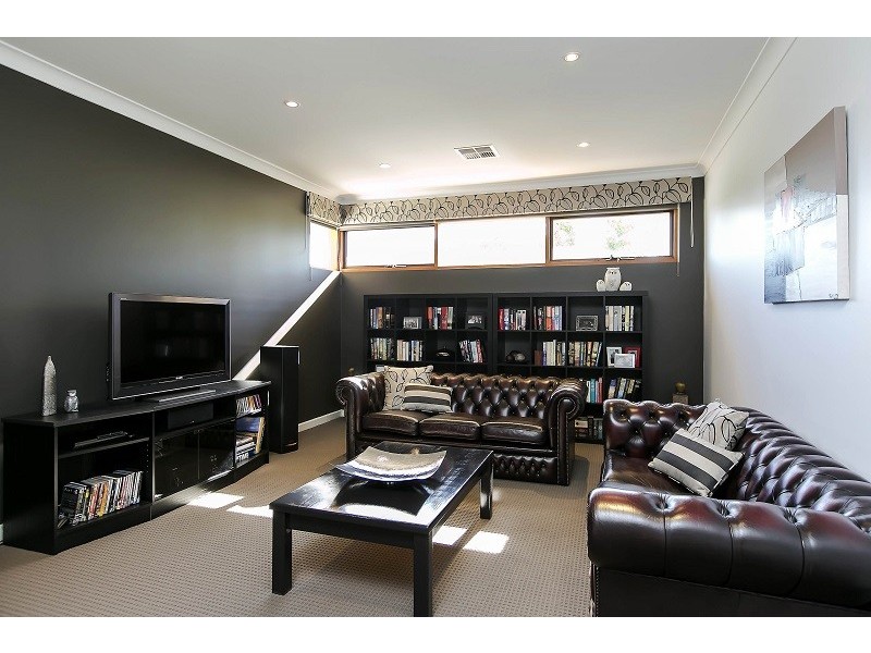 4 Brookman Crescent, Craigburn Farm SA 5051