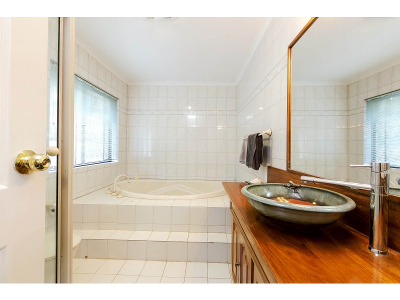 1 Banksia Crescent, Belair SA 5052