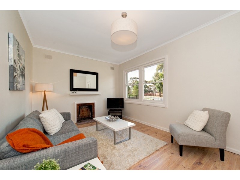 8 Marleycombe Road, Elizabeth Vale SA 5112