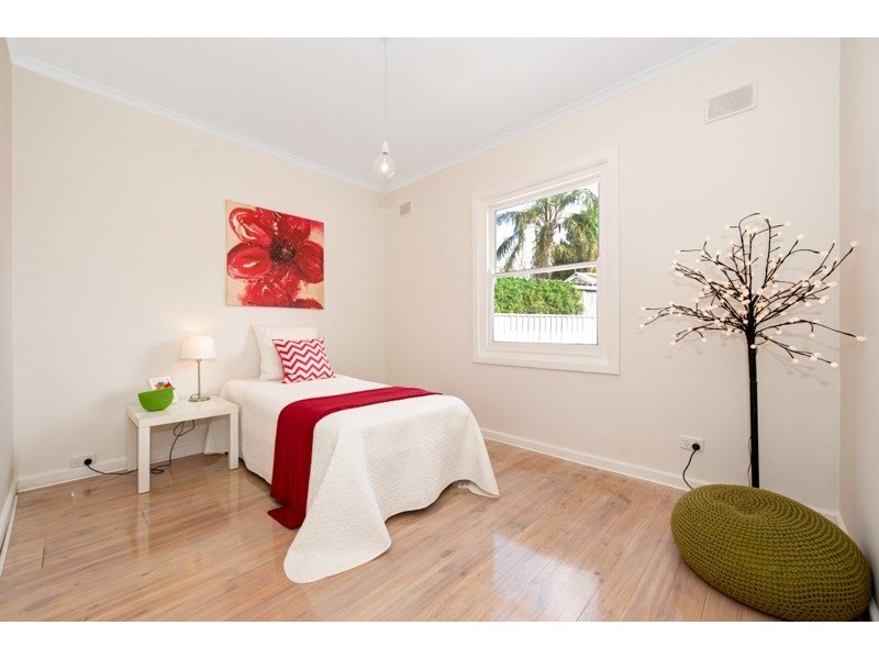 8 Marleycombe Road, Elizabeth Vale SA 5112