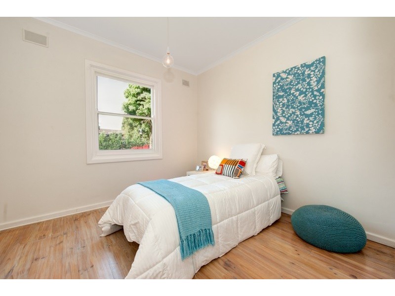 8 Marleycombe Road, Elizabeth Vale SA 5112