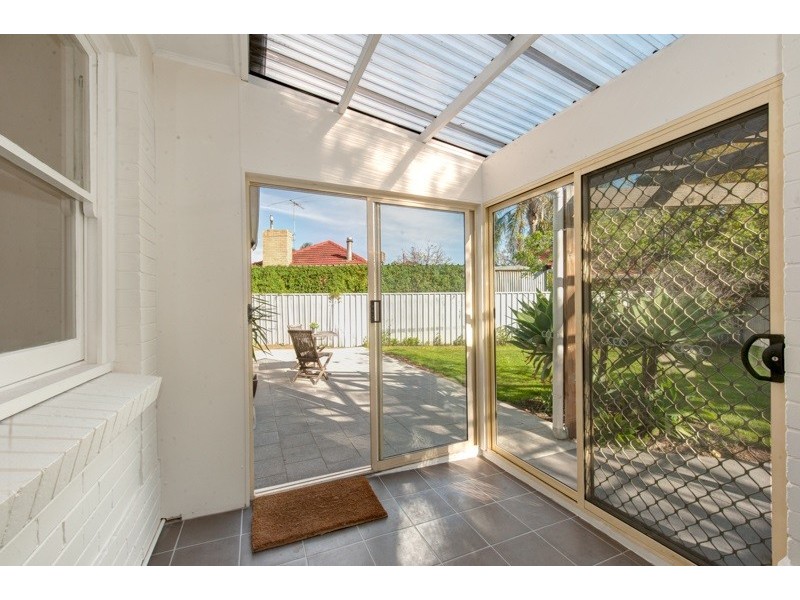 8 Marleycombe Road, Elizabeth Vale SA 5112