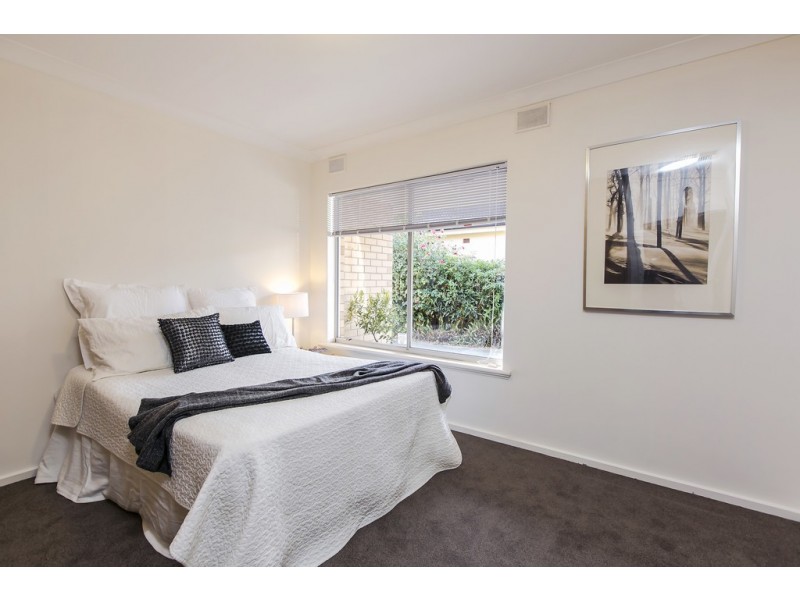 2/17 Richard Avenue, Mitchell Park SA 5043