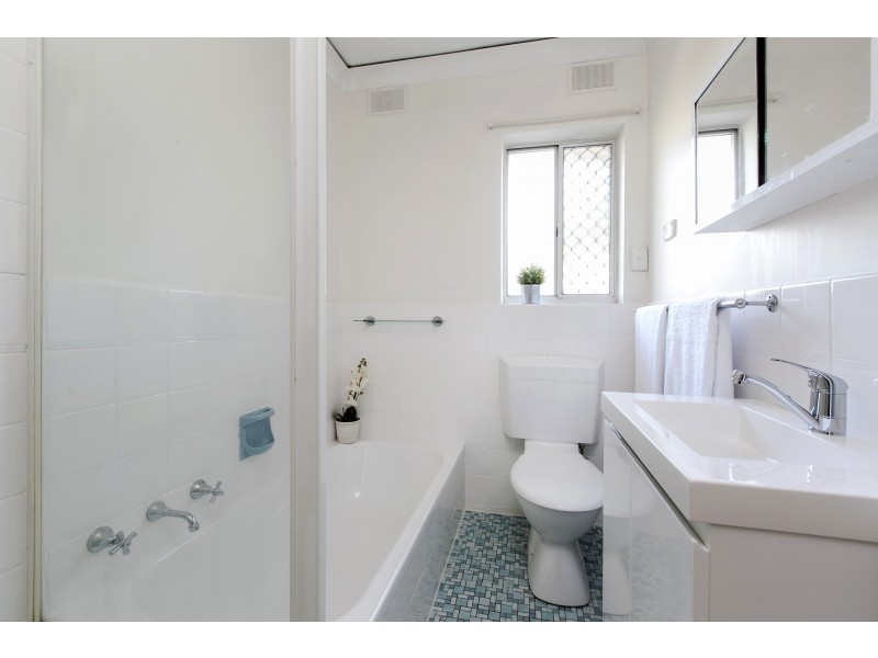 2/17 Richard Avenue, Mitchell Park SA 5043