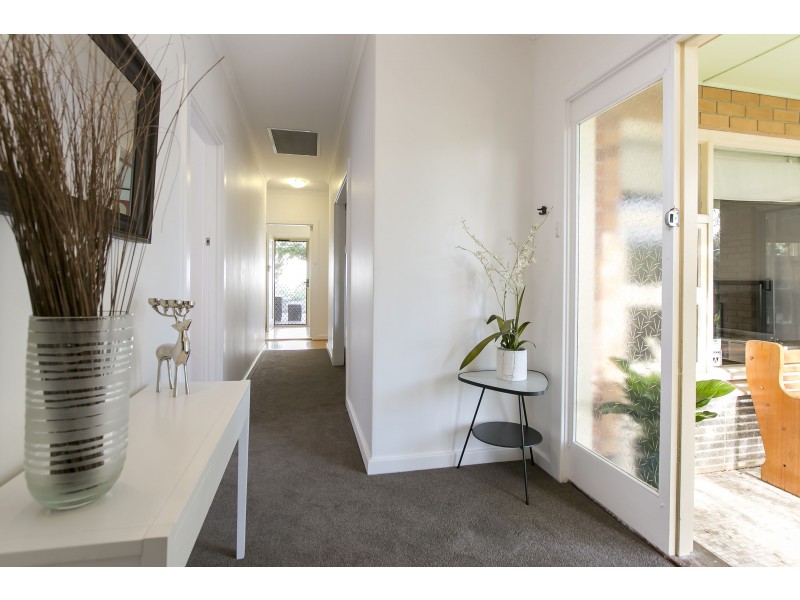 42 Roundaway Crescent, O’halloran Hill SA 5158