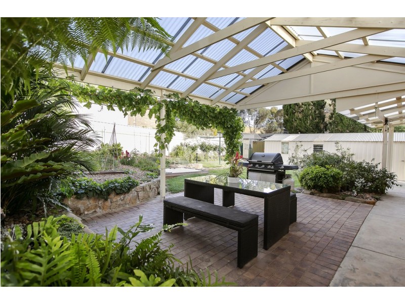 42 Roundaway Crescent, O’halloran Hill SA 5158