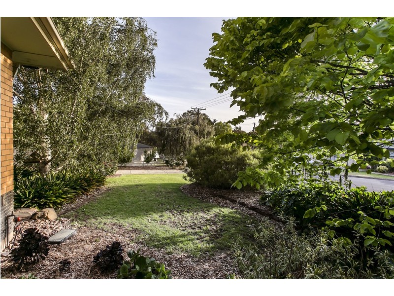 42 Roundaway Crescent, O’halloran Hill SA 5158
