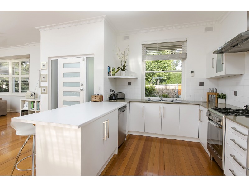 8 Carruth Road, Torrens Park SA 5062