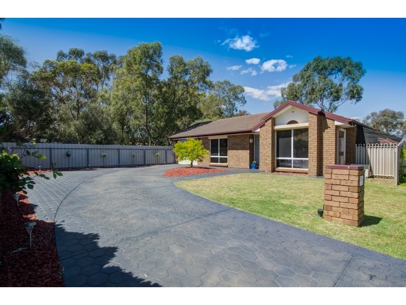 4 Hughes Court, Green Fields SA 5107