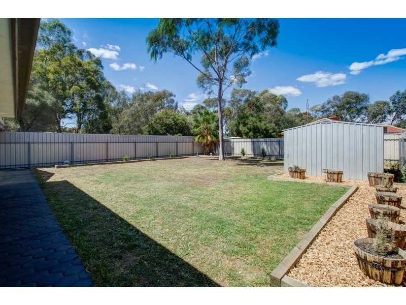 4 Hughes Court, Green Fields SA 5107