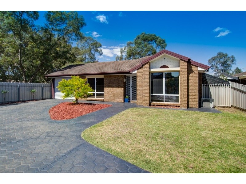 4 Hughes Court, Green Fields SA 5107