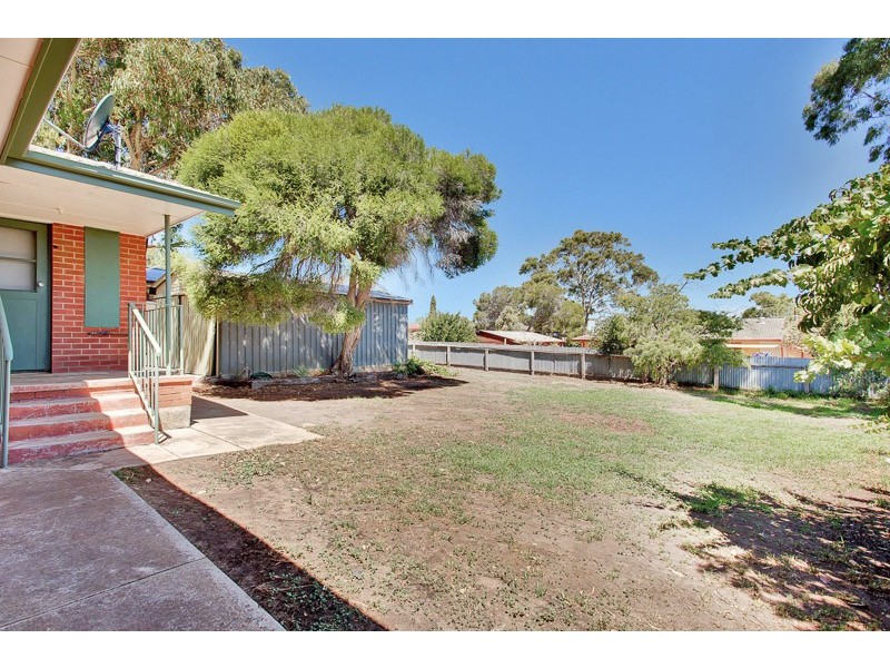 7 Hugh Crescent, Morphett Vale SA 5162