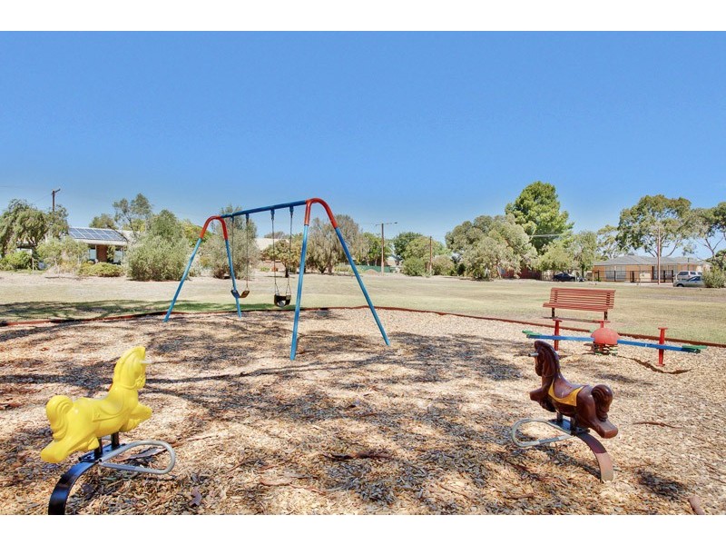 7 Hugh Crescent, Morphett Vale SA 5162