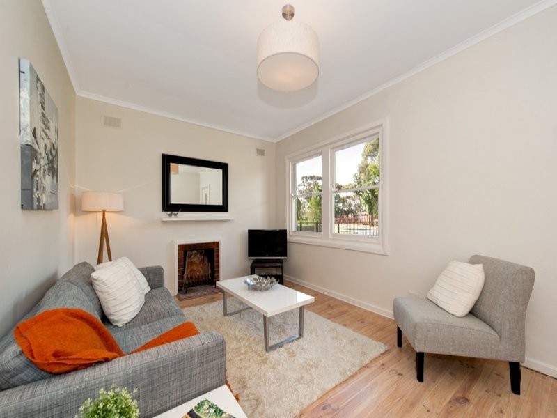 8 Marleycombe Road, Elizabeth Vale SA 5112