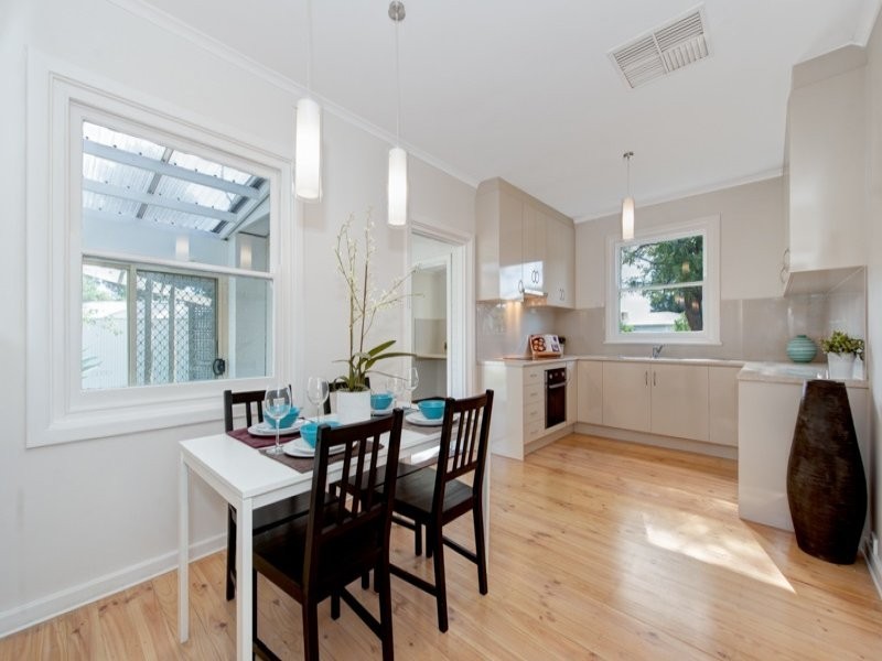 8 Marleycombe Road, Elizabeth Vale SA 5112