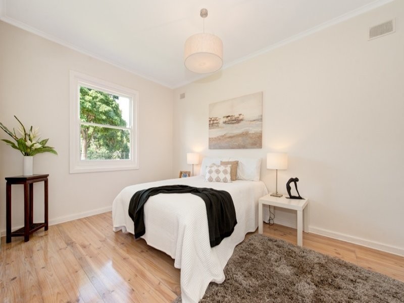 8 Marleycombe Road, Elizabeth Vale SA 5112