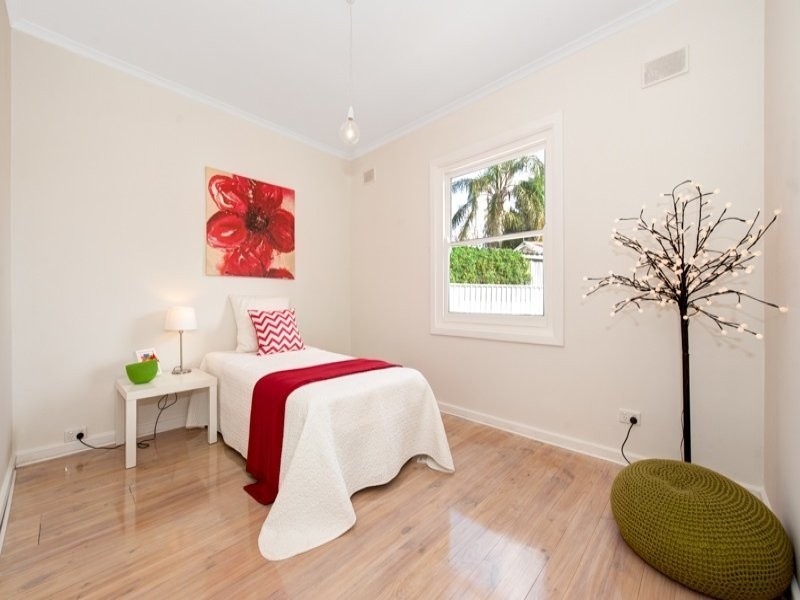 8 Marleycombe Road, Elizabeth Vale SA 5112