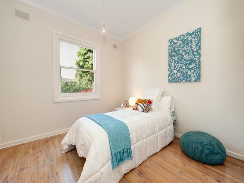 8 Marleycombe Road, Elizabeth Vale SA 5112