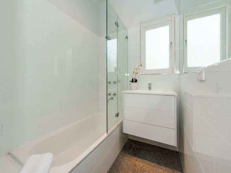 8 Marleycombe Road, Elizabeth Vale SA 5112