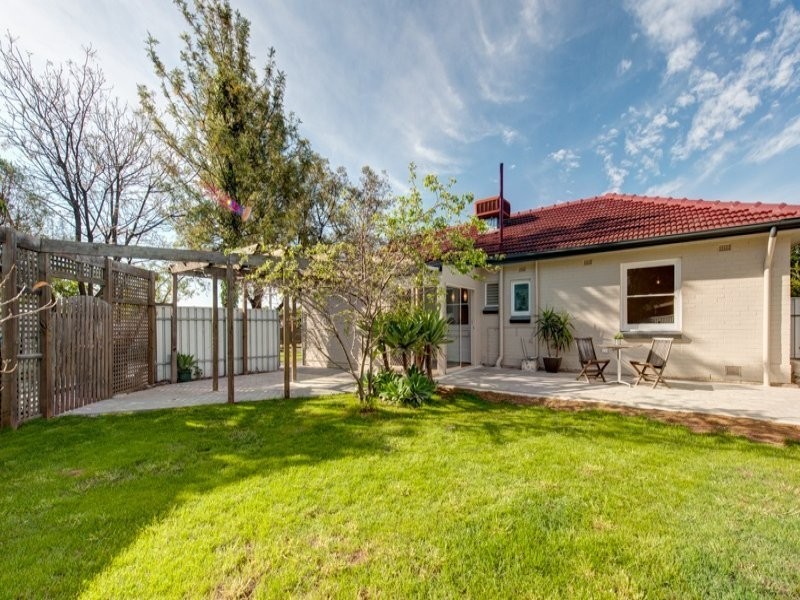 8 Marleycombe Road, Elizabeth Vale SA 5112