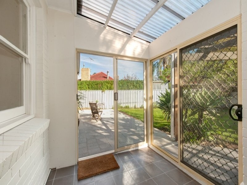 8 Marleycombe Road, Elizabeth Vale SA 5112