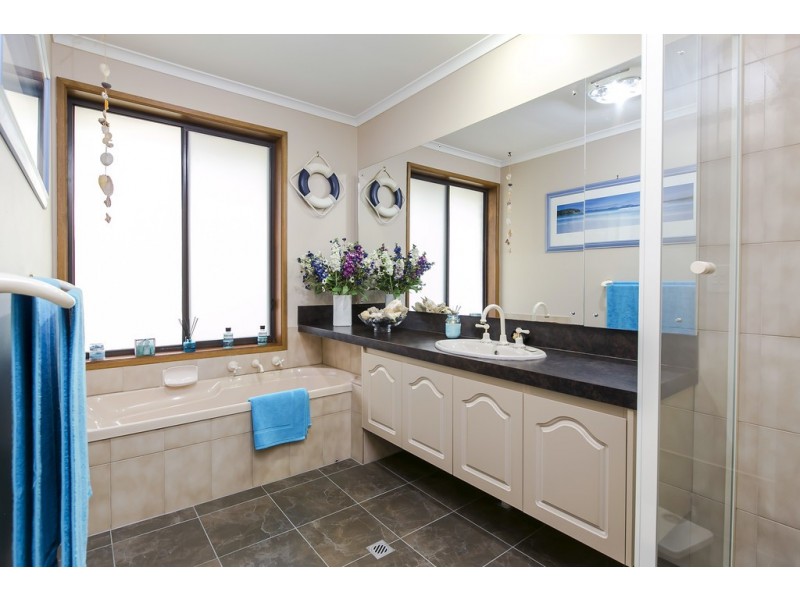 39 Woodlea Drive, Aberfoyle Park SA 5159