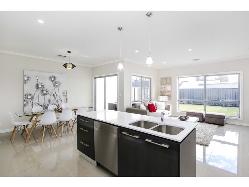 8 Curtis Street, Woodville South SA 5011