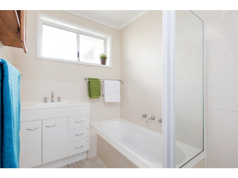 18 Lee Avenue, Happy Valley SA 5159