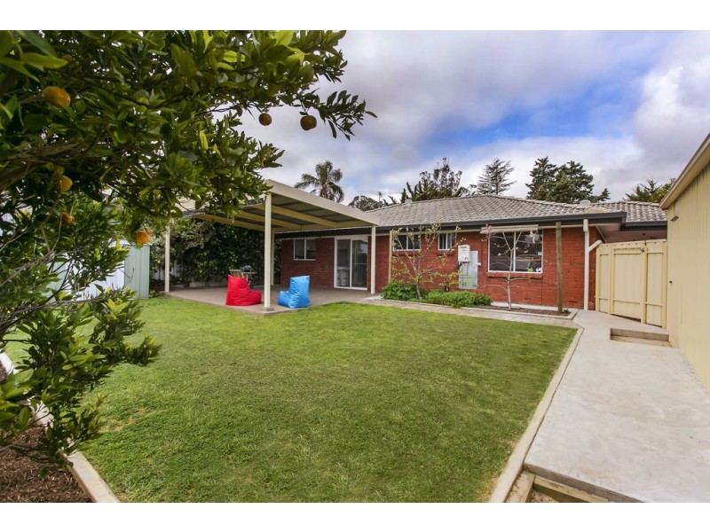 18 Lee Avenue, Happy Valley SA 5159