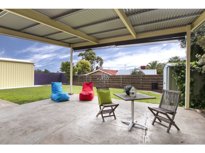 18 Lee Avenue, Happy Valley SA 5159
