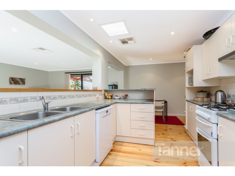 21 Hamilton Crescent, Aberfoyle Park SA 5159
